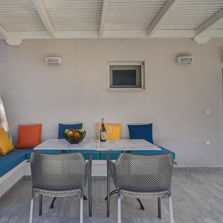 Molos Beachfront Apartments In ディアコプト エクステリア 写真