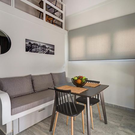 Molos Beachfront Apartments In ディアコプト エクステリア 写真