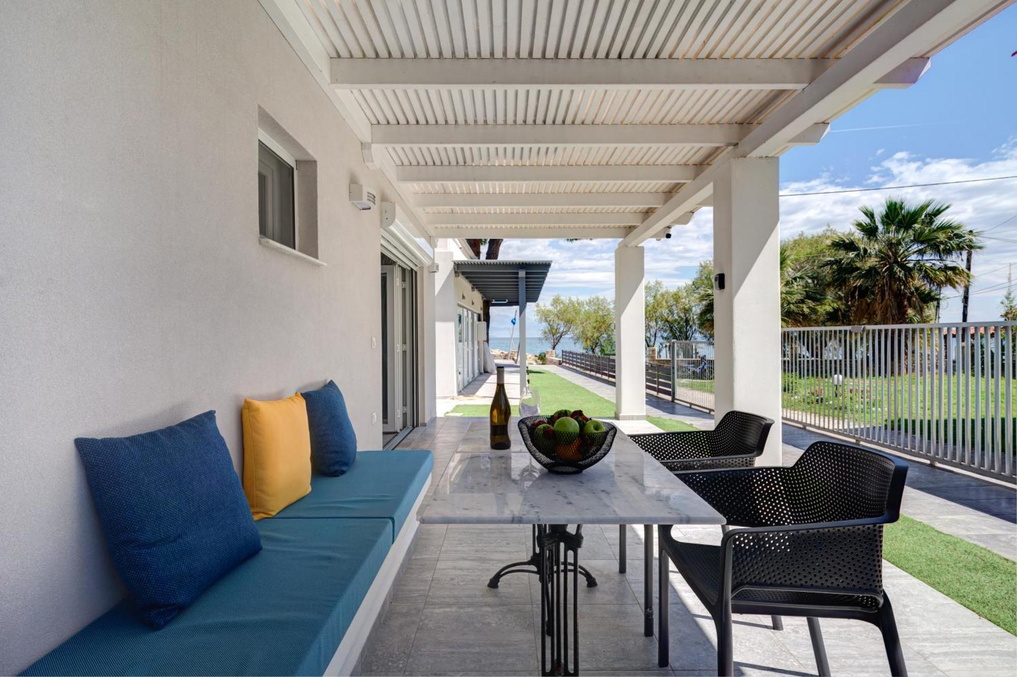 Molos Beachfront Apartments In ディアコプト エクステリア 写真