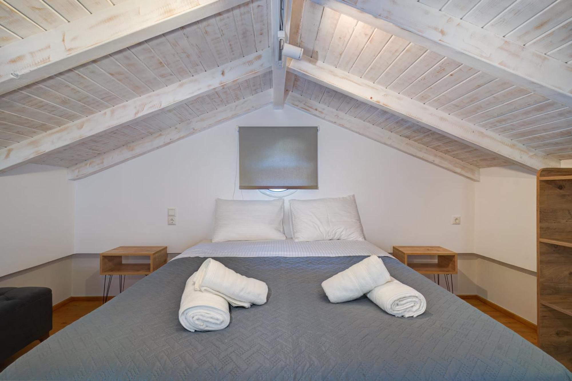 Molos Beachfront Apartments In ディアコプト エクステリア 写真