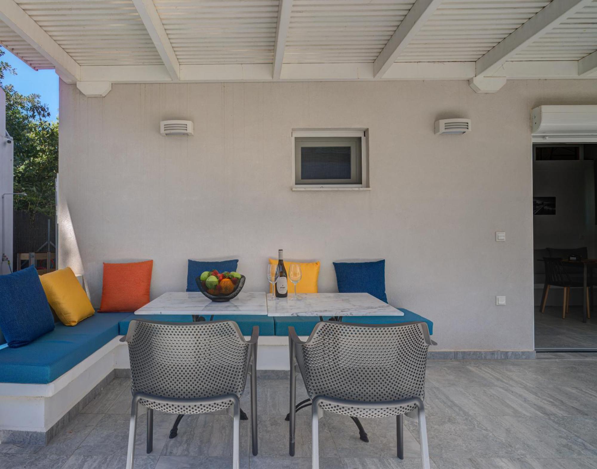 Molos Beachfront Apartments In ディアコプト エクステリア 写真