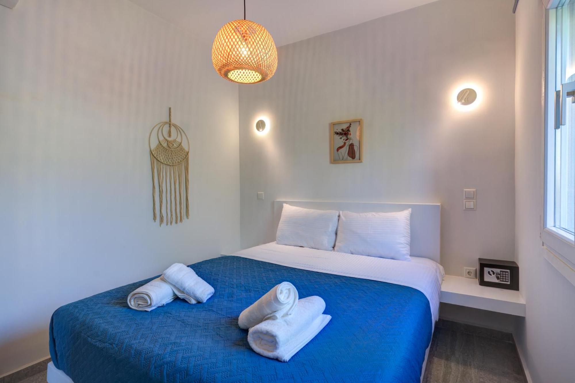 Molos Beachfront Apartments In ディアコプト エクステリア 写真
