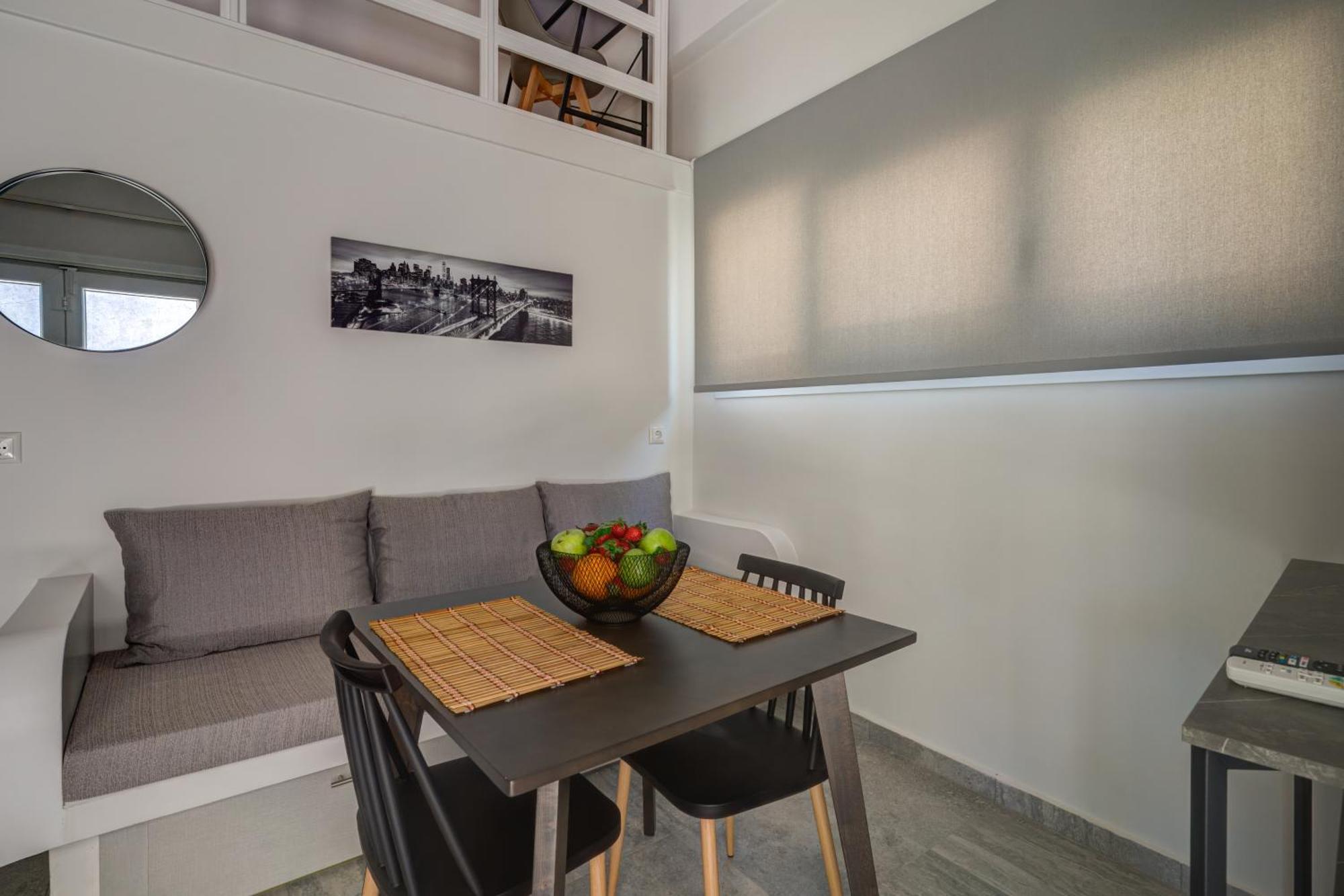 Molos Beachfront Apartments In ディアコプト エクステリア 写真