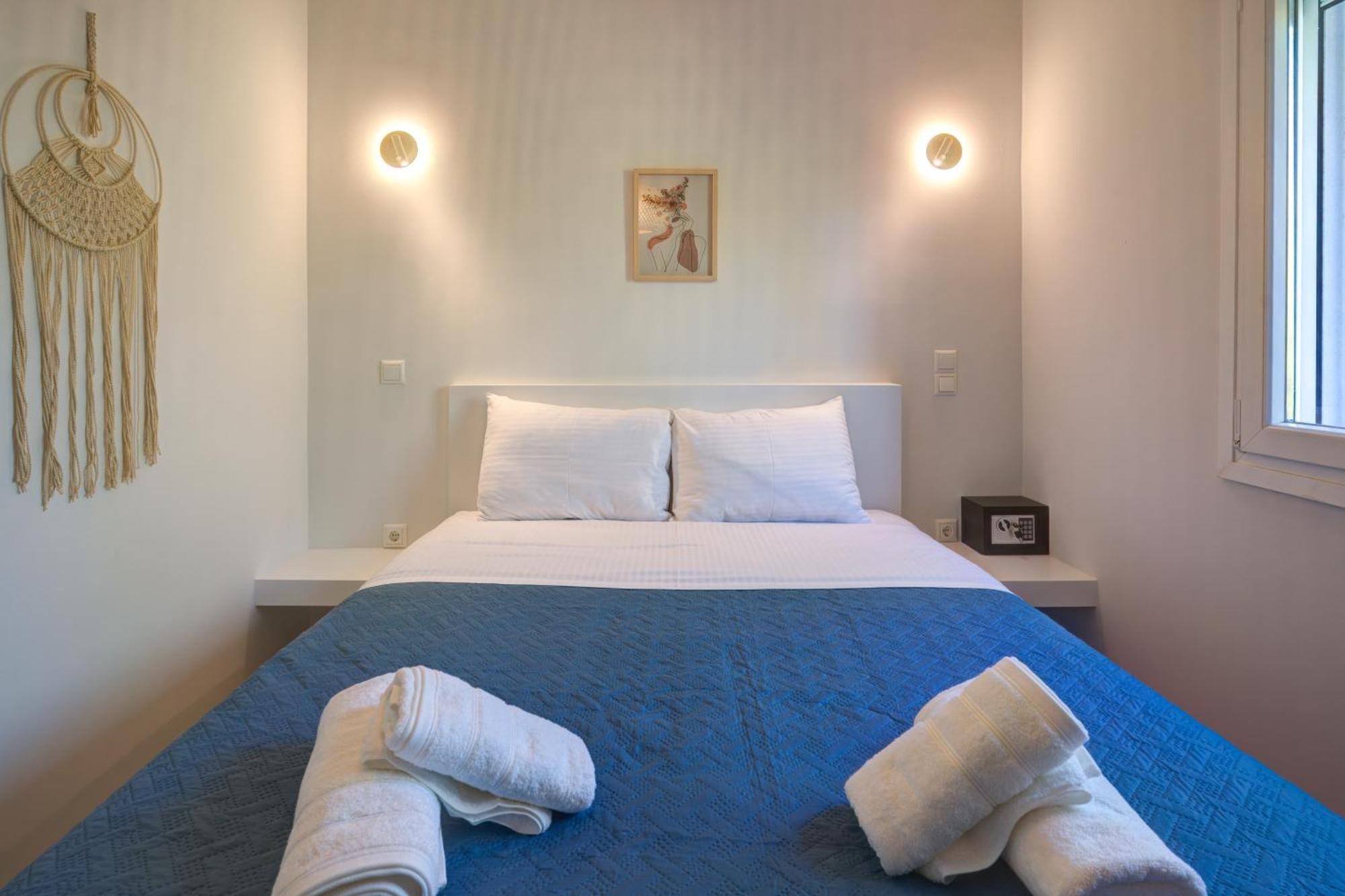 Molos Beachfront Apartments In ディアコプト エクステリア 写真