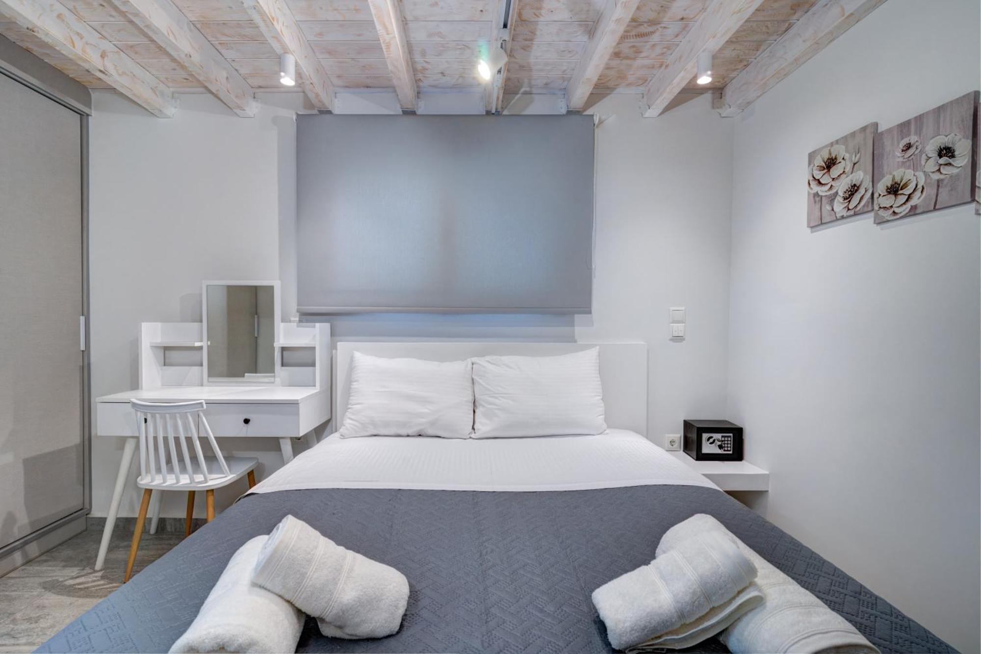 Molos Beachfront Apartments In ディアコプト エクステリア 写真