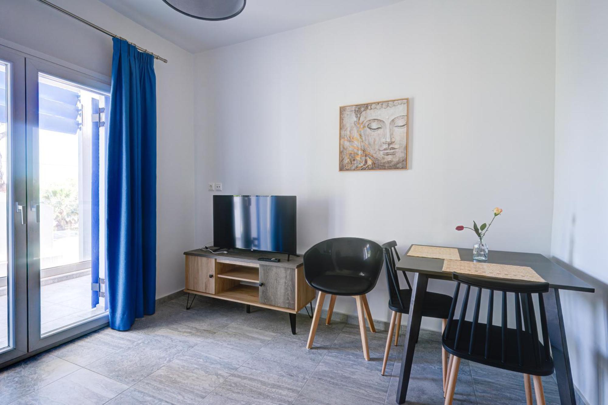 Molos Beachfront Apartments In ディアコプト エクステリア 写真