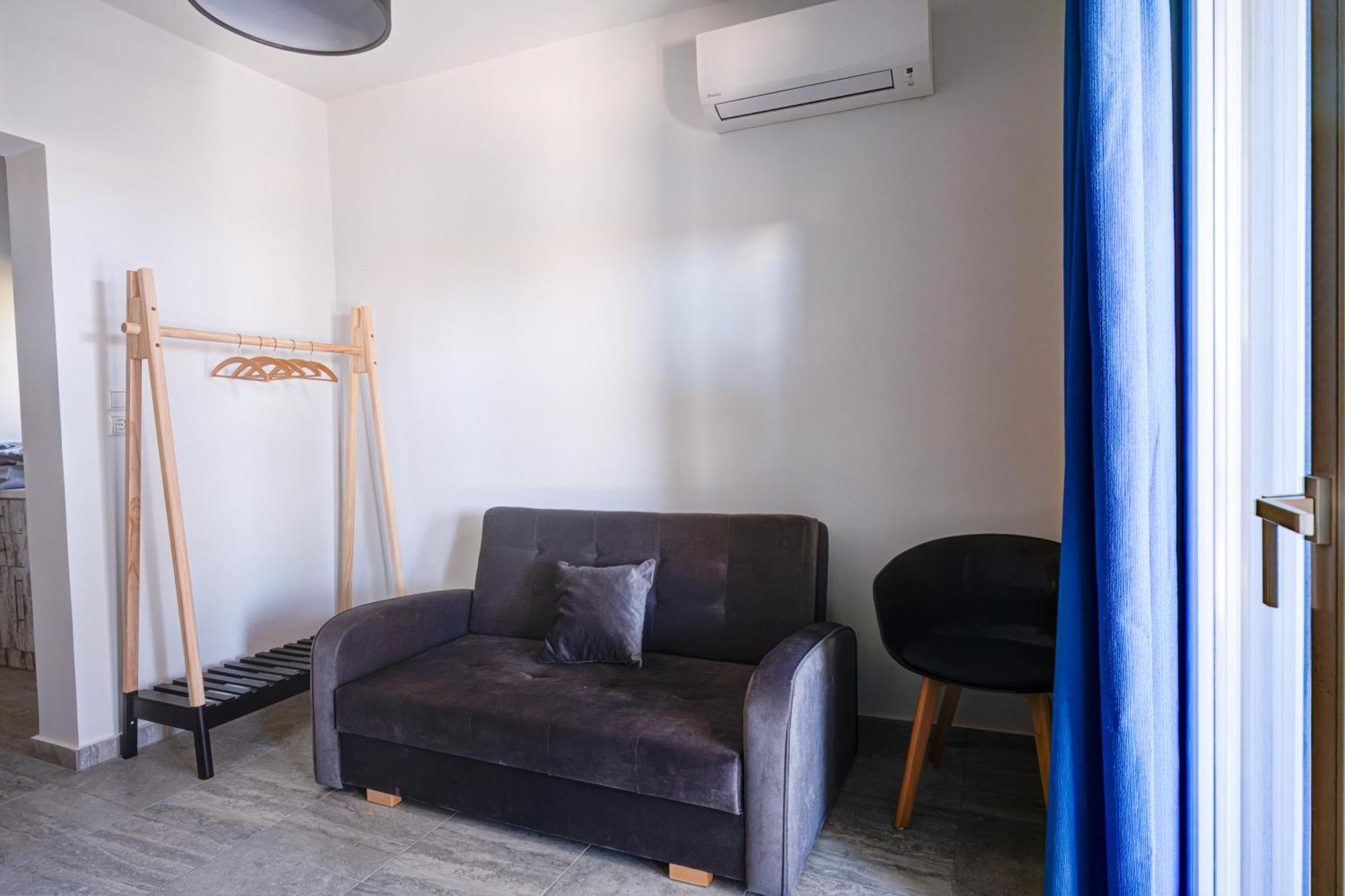 Molos Beachfront Apartments In ディアコプト エクステリア 写真