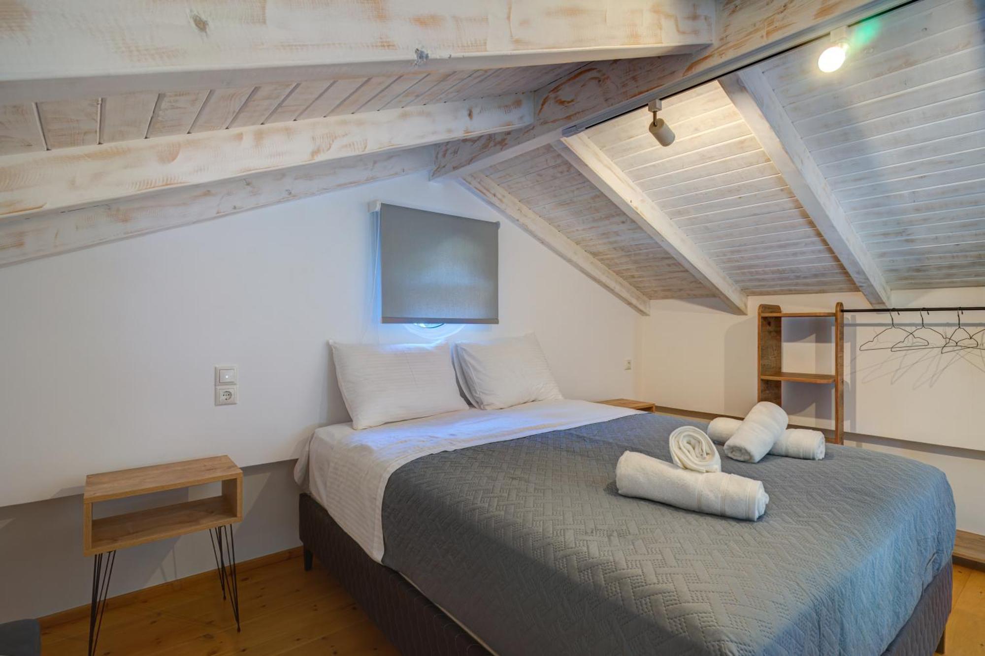 Molos Beachfront Apartments In ディアコプト エクステリア 写真