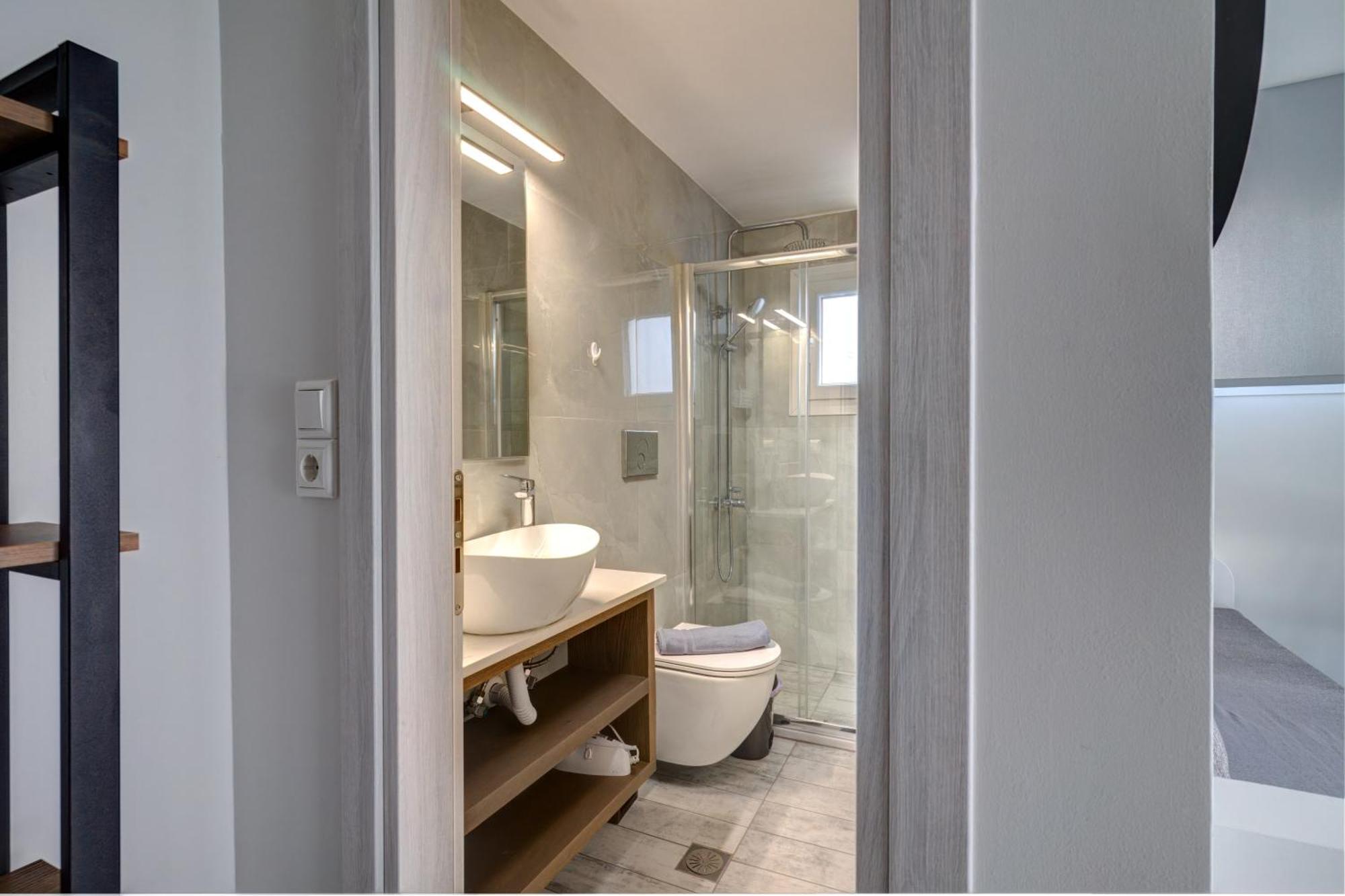 Molos Beachfront Apartments In ディアコプト エクステリア 写真