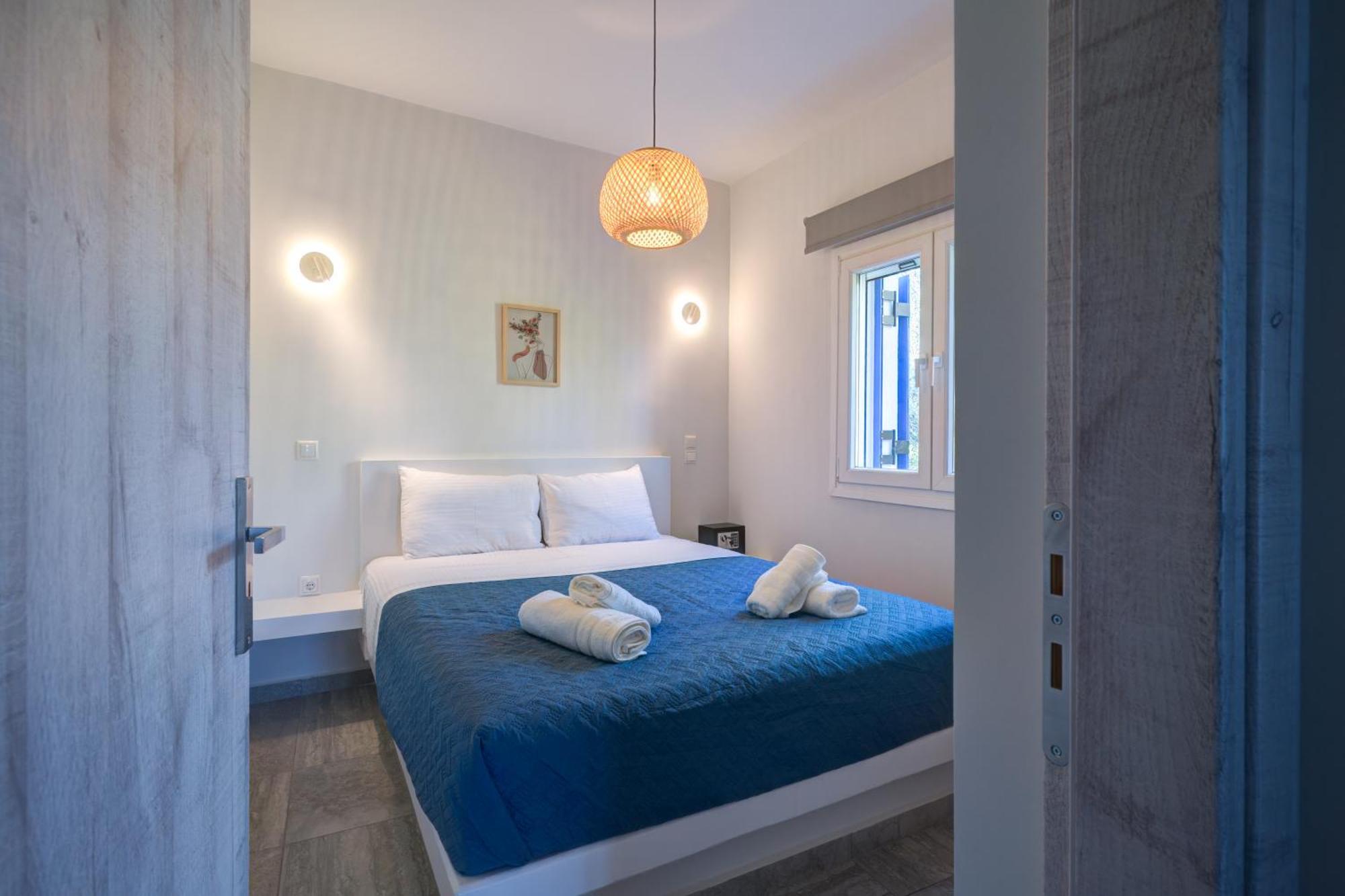 Molos Beachfront Apartments In ディアコプト エクステリア 写真
