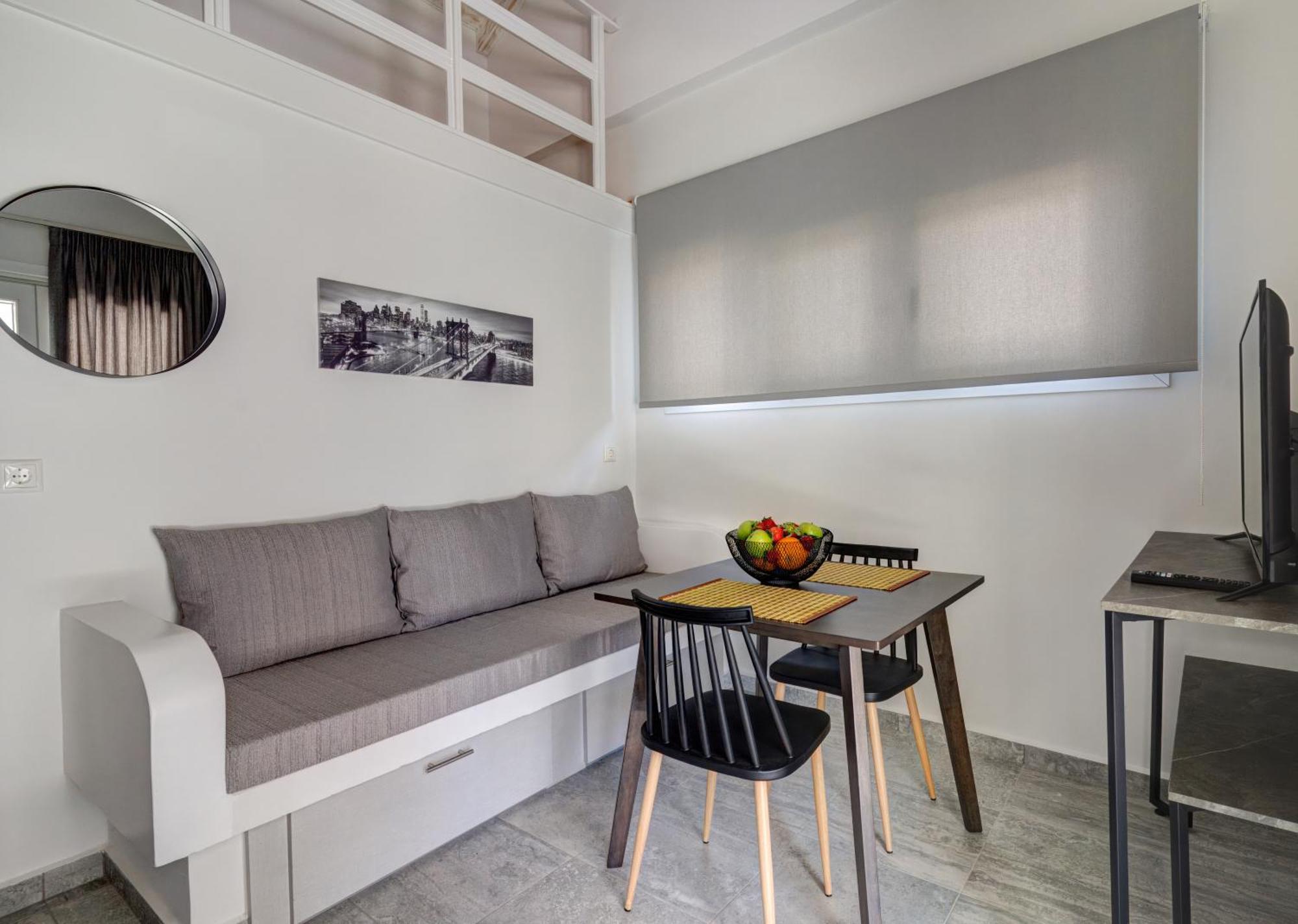 Molos Beachfront Apartments In ディアコプト エクステリア 写真