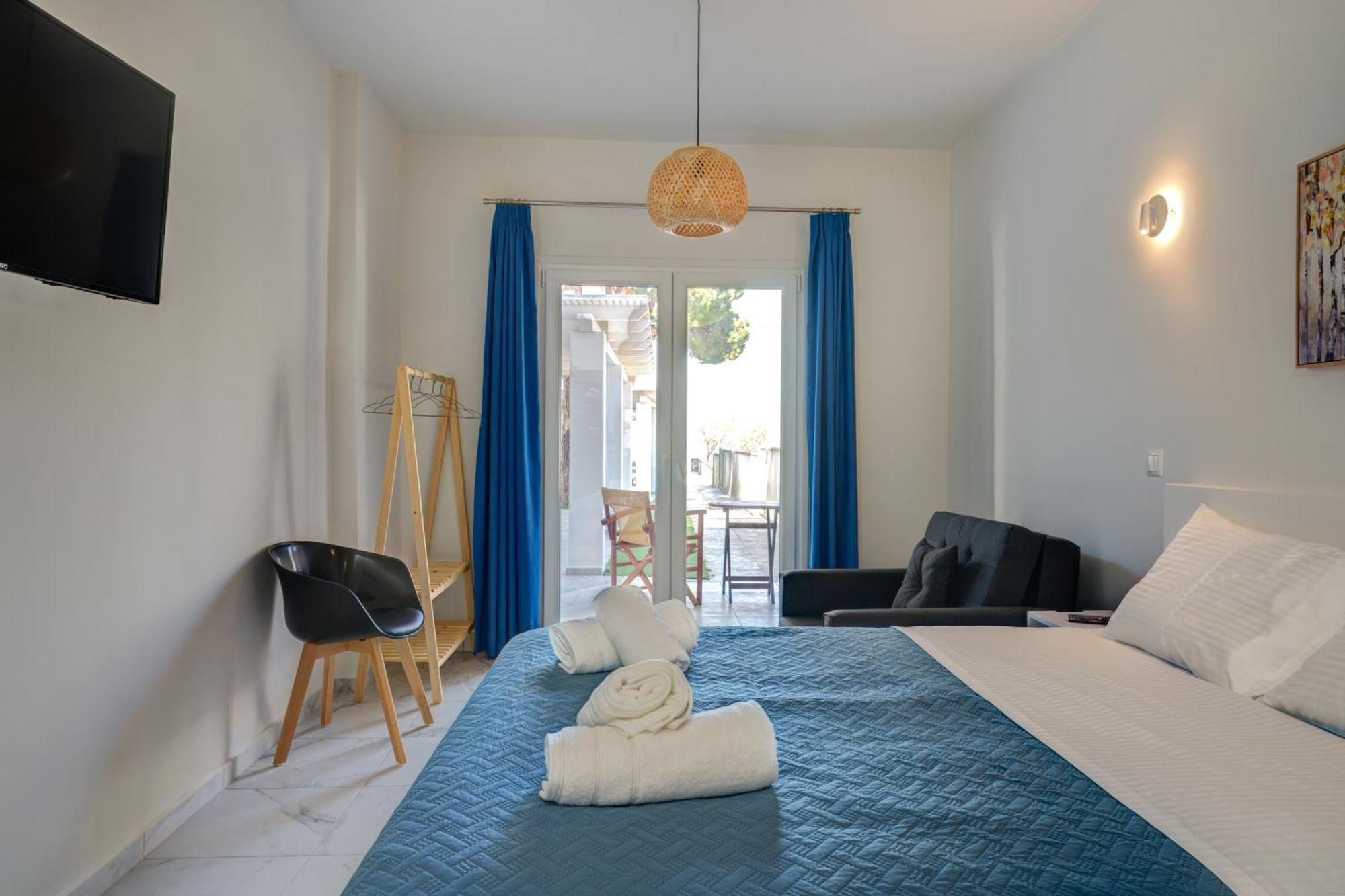 Molos Beachfront Apartments In ディアコプト エクステリア 写真