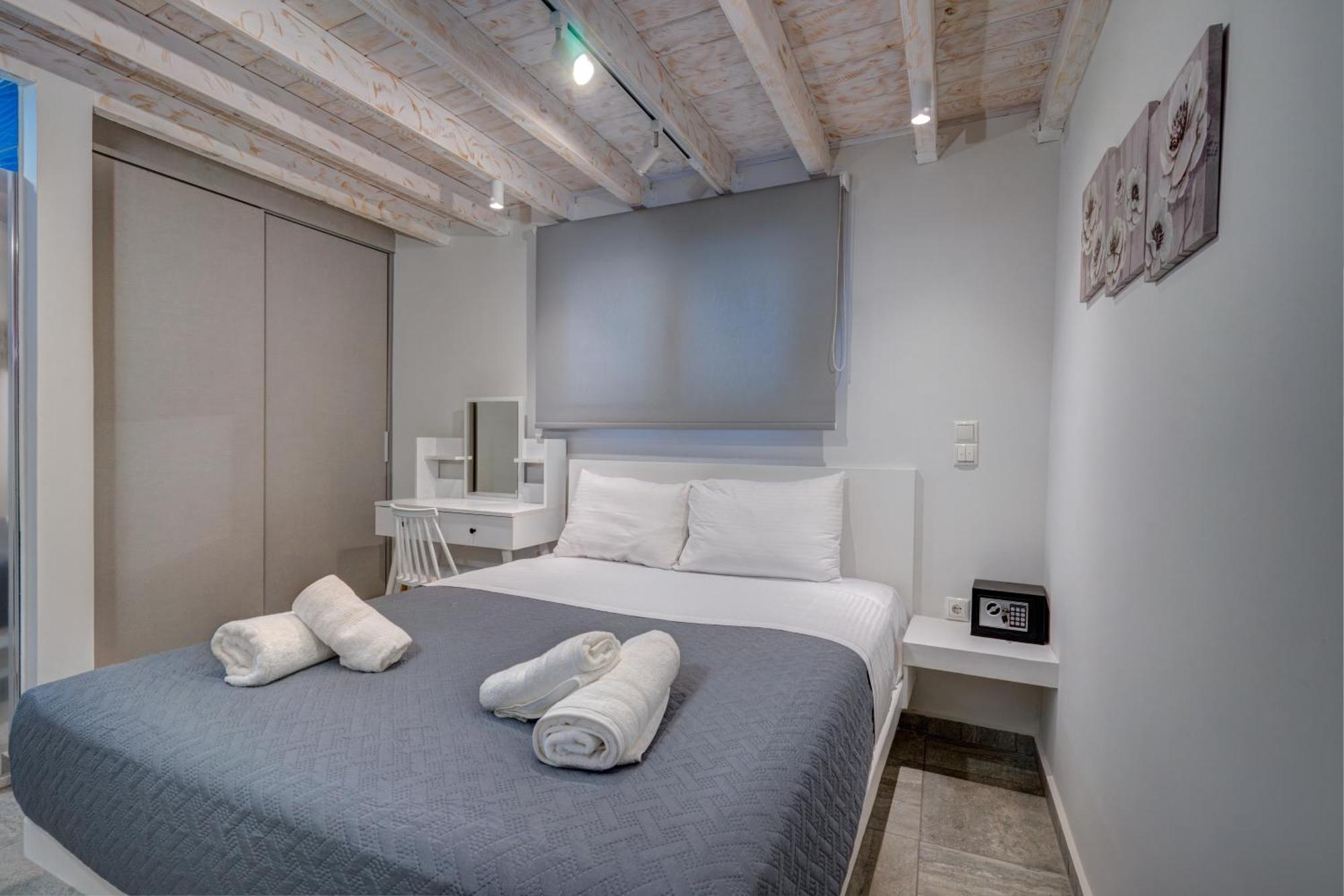Molos Beachfront Apartments In ディアコプト エクステリア 写真