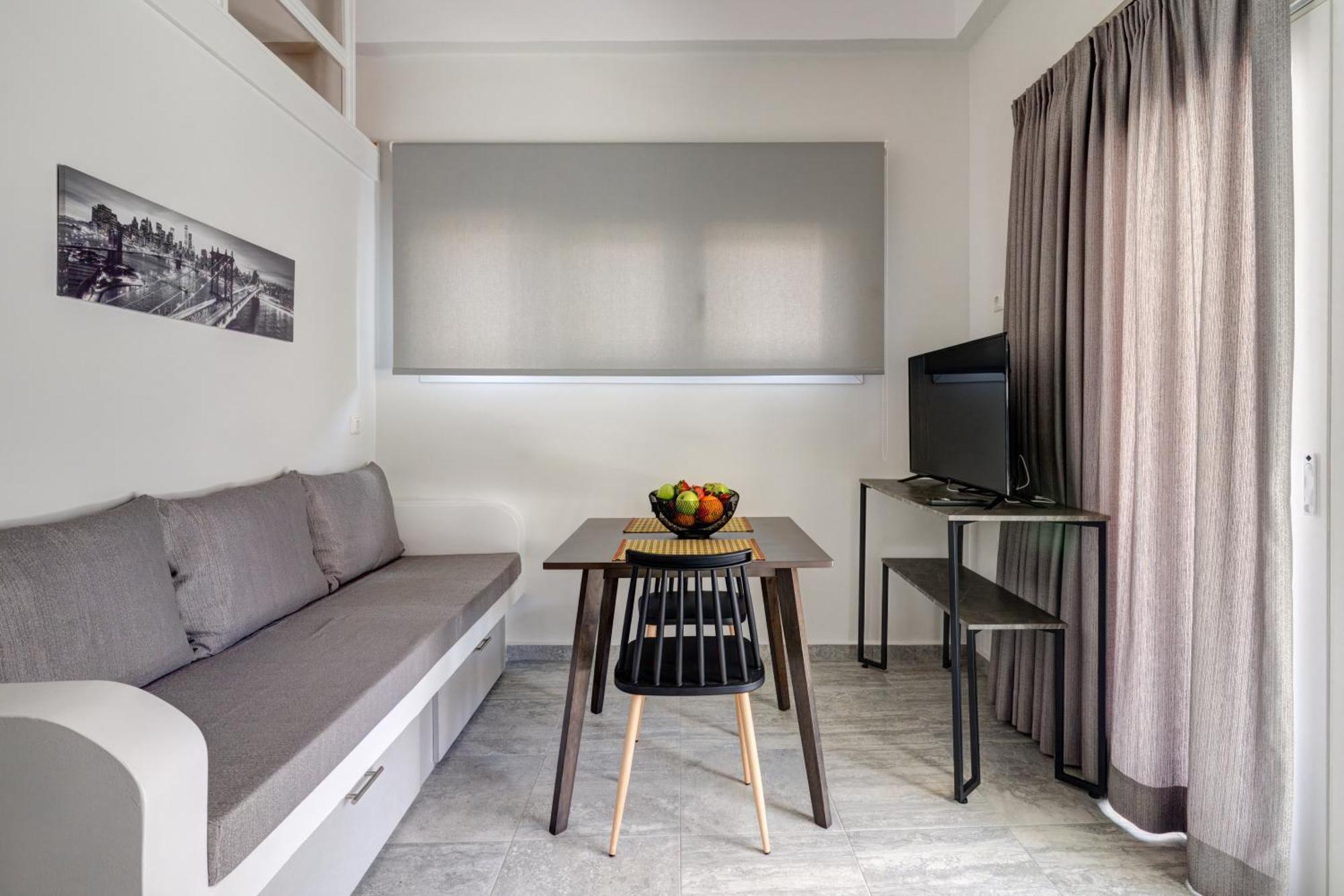 Molos Beachfront Apartments In ディアコプト エクステリア 写真