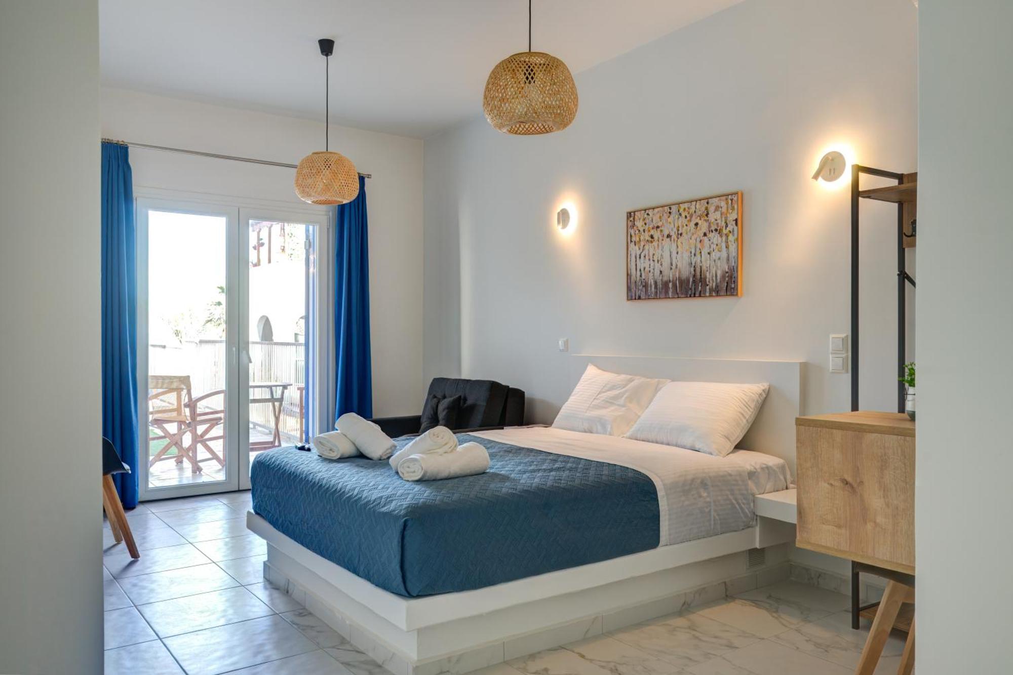 Molos Beachfront Apartments In ディアコプト エクステリア 写真