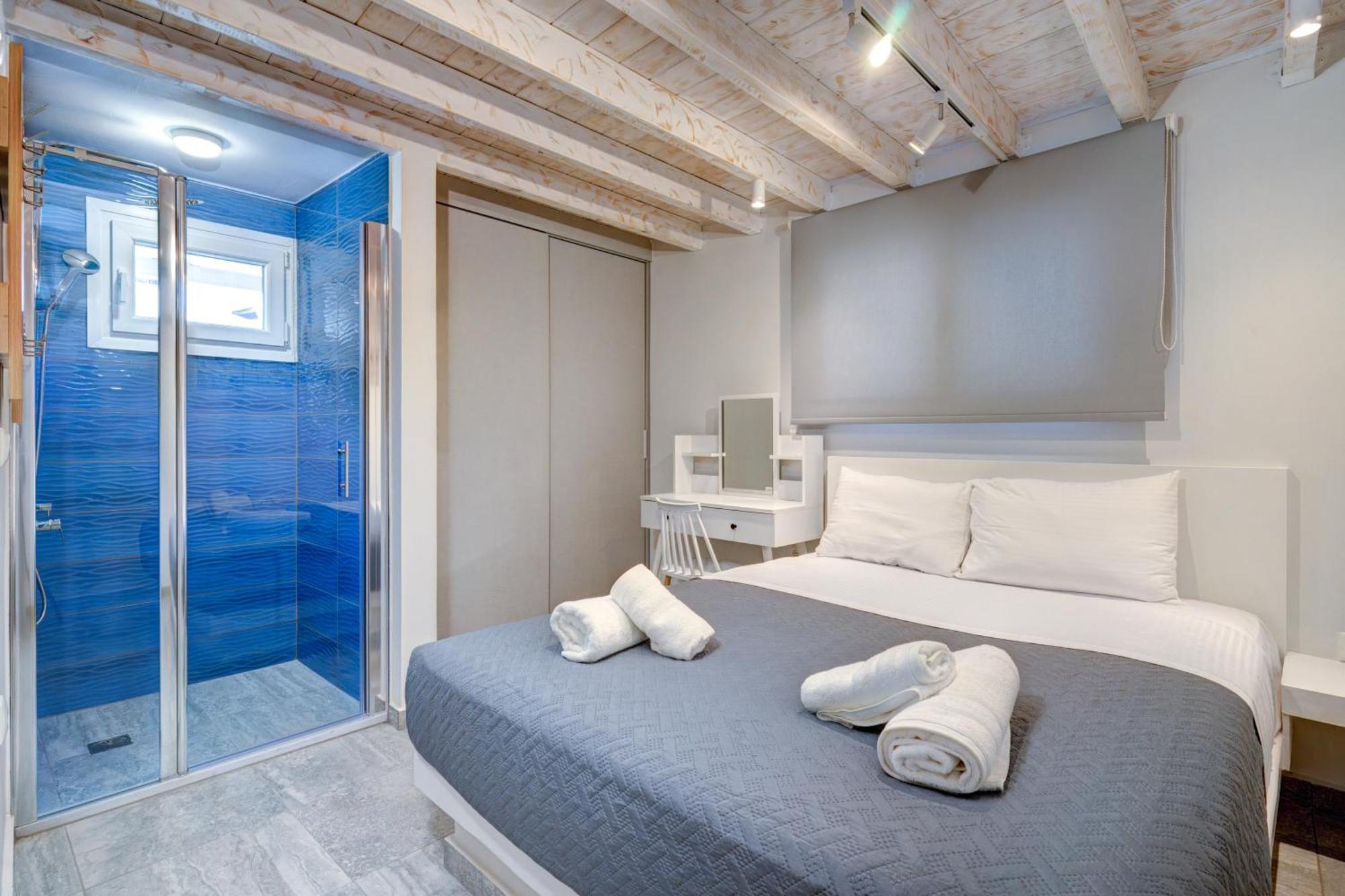 Molos Beachfront Apartments In ディアコプト エクステリア 写真