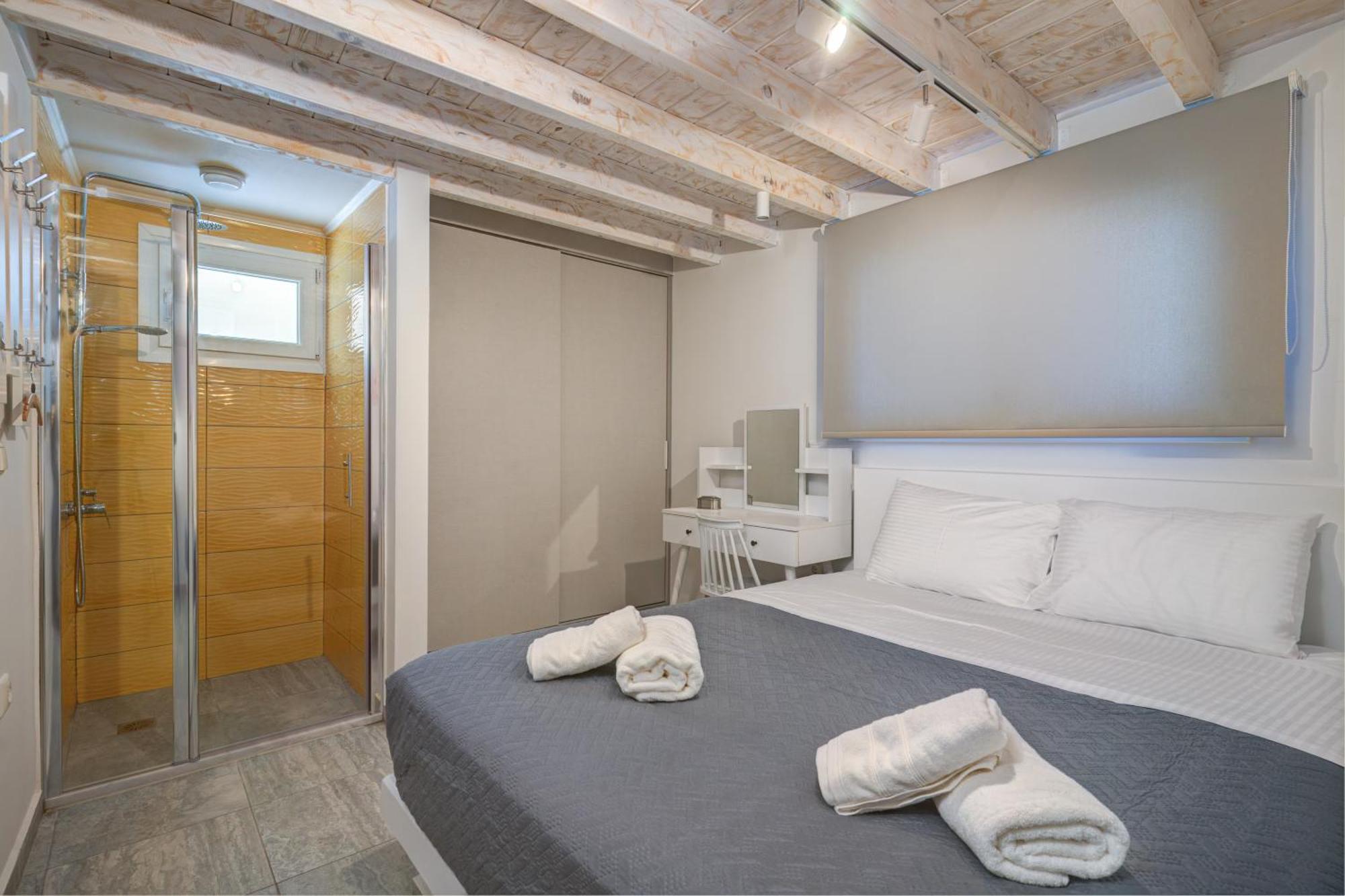 Molos Beachfront Apartments In ディアコプト エクステリア 写真