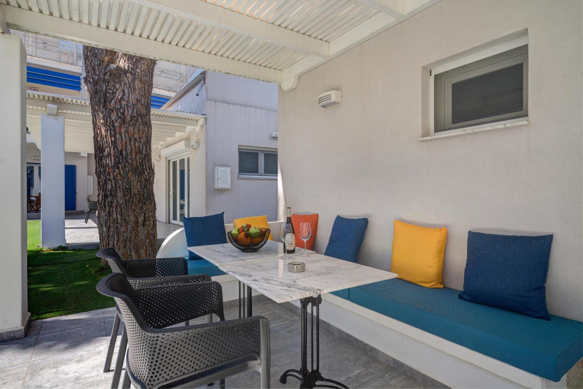 Molos Beachfront Apartments In ディアコプト エクステリア 写真