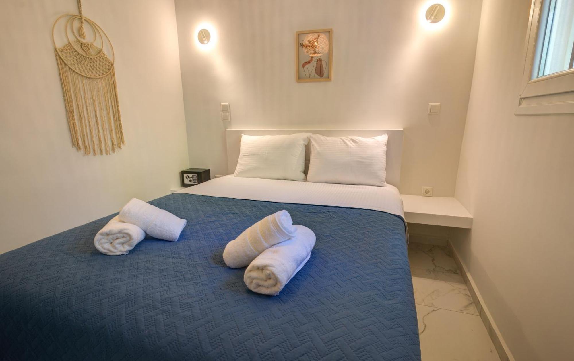 Molos Beachfront Apartments In ディアコプト エクステリア 写真
