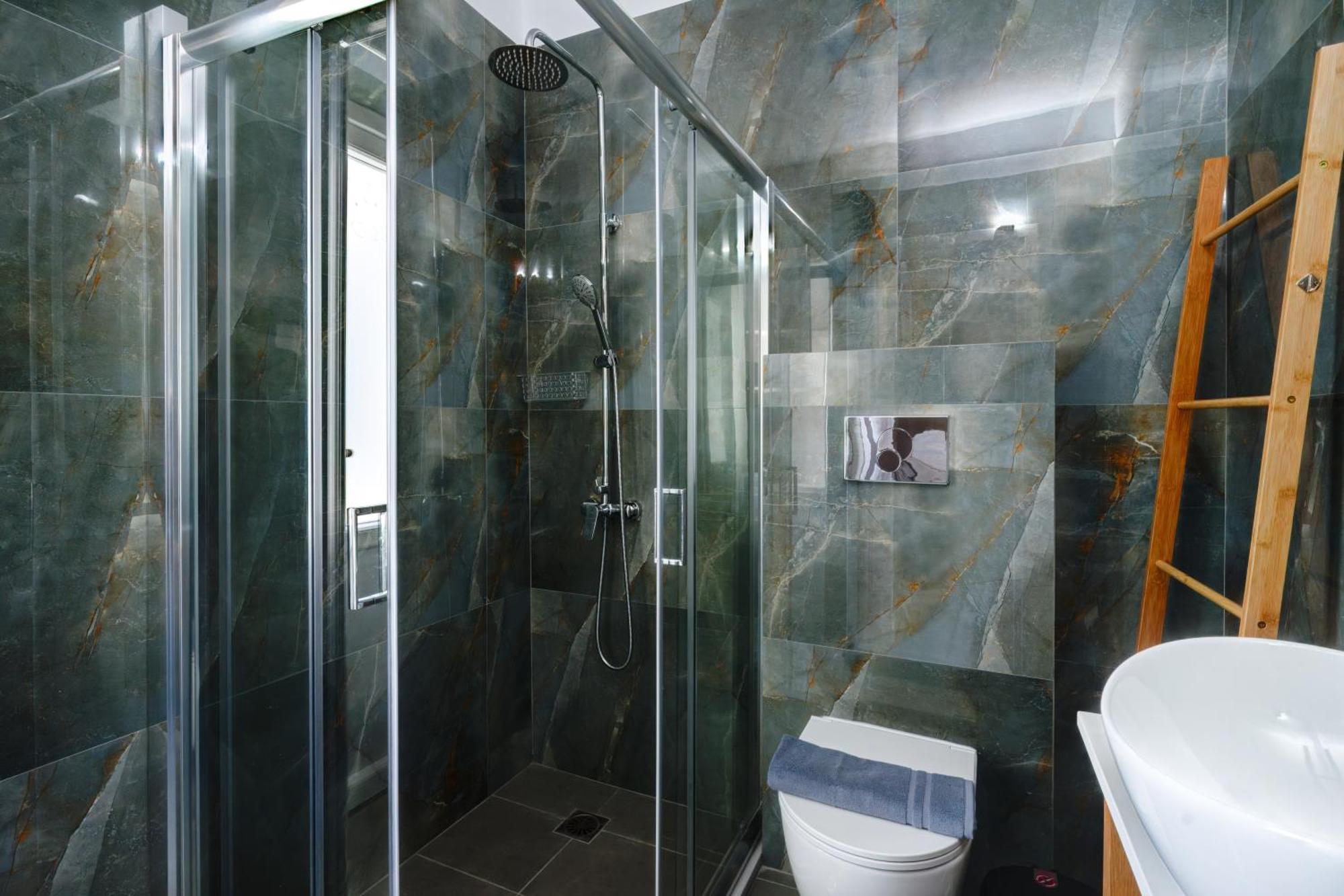 Molos Beachfront Apartments In ディアコプト エクステリア 写真