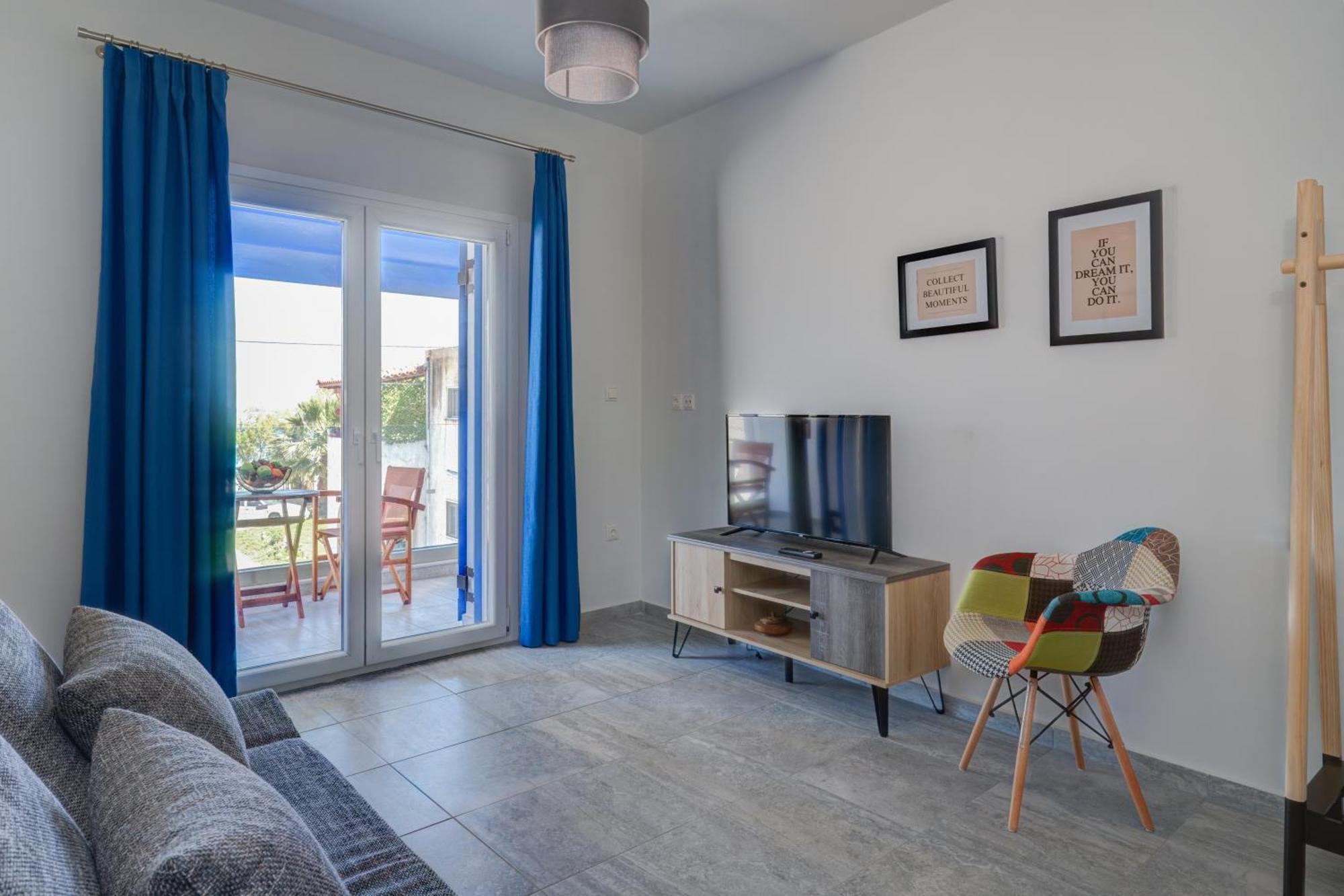 Molos Beachfront Apartments In ディアコプト エクステリア 写真