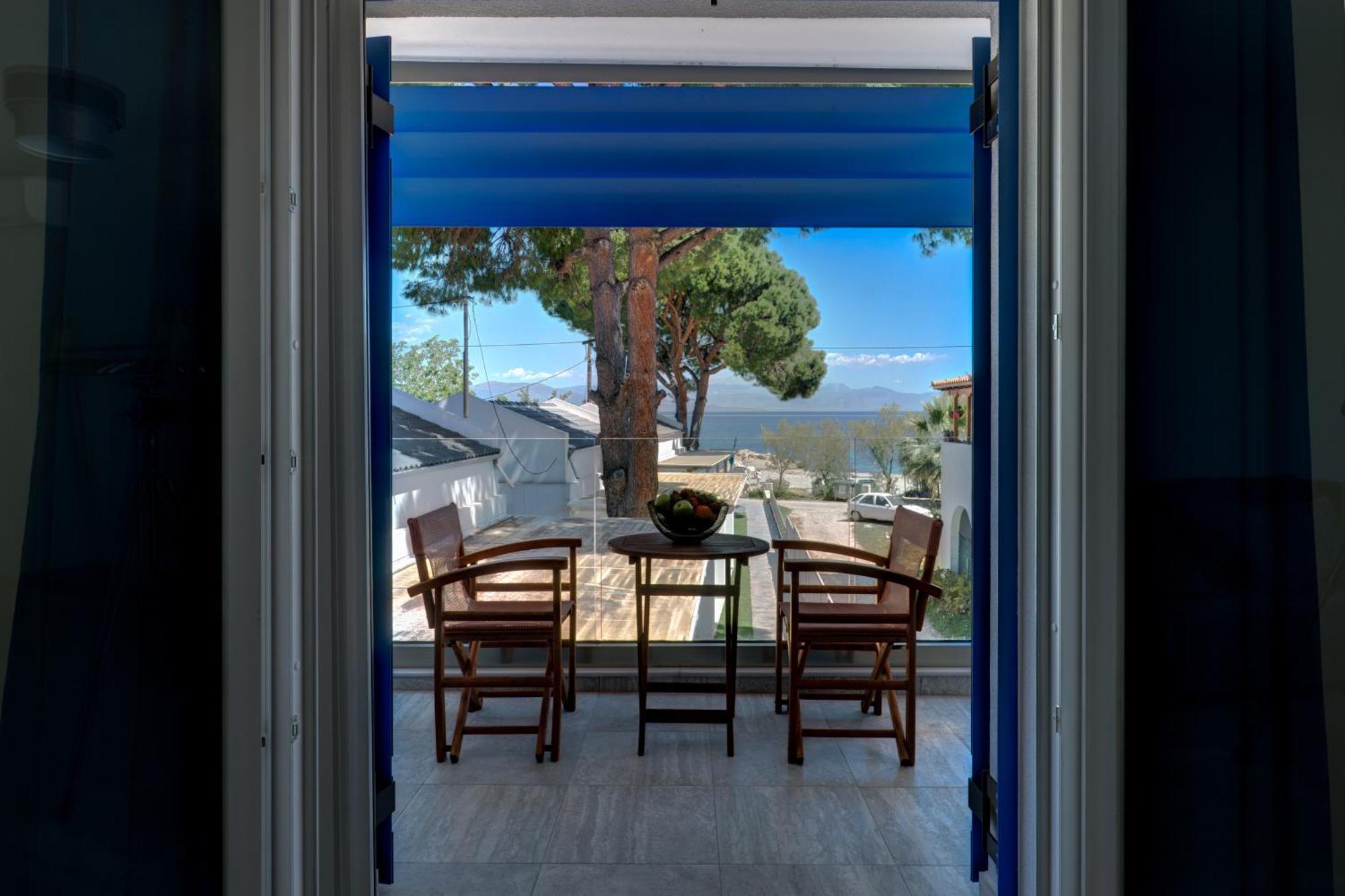 Molos Beachfront Apartments In ディアコプト エクステリア 写真