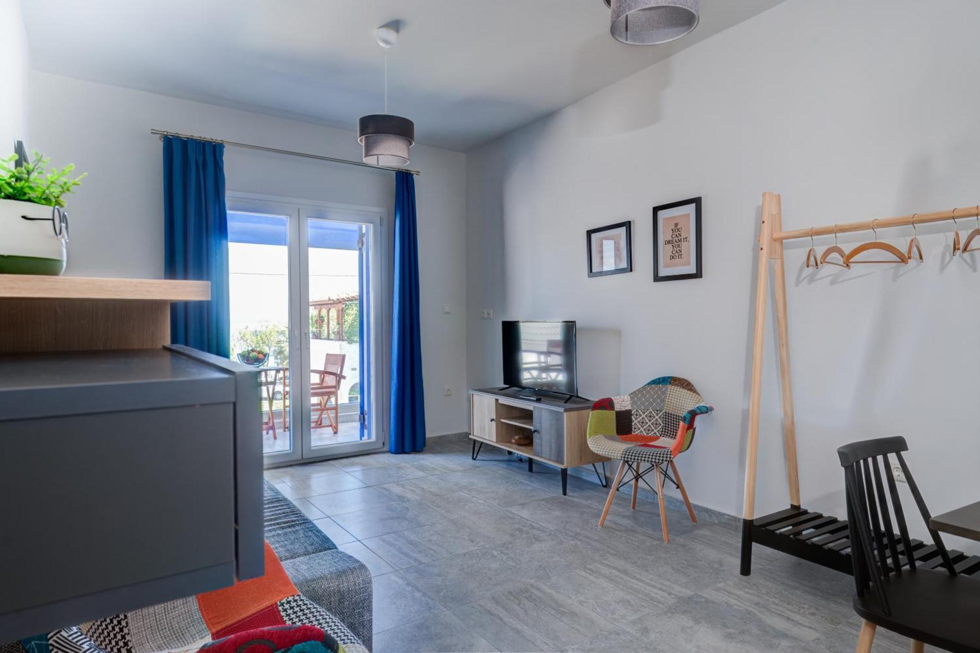 Molos Beachfront Apartments In ディアコプト エクステリア 写真