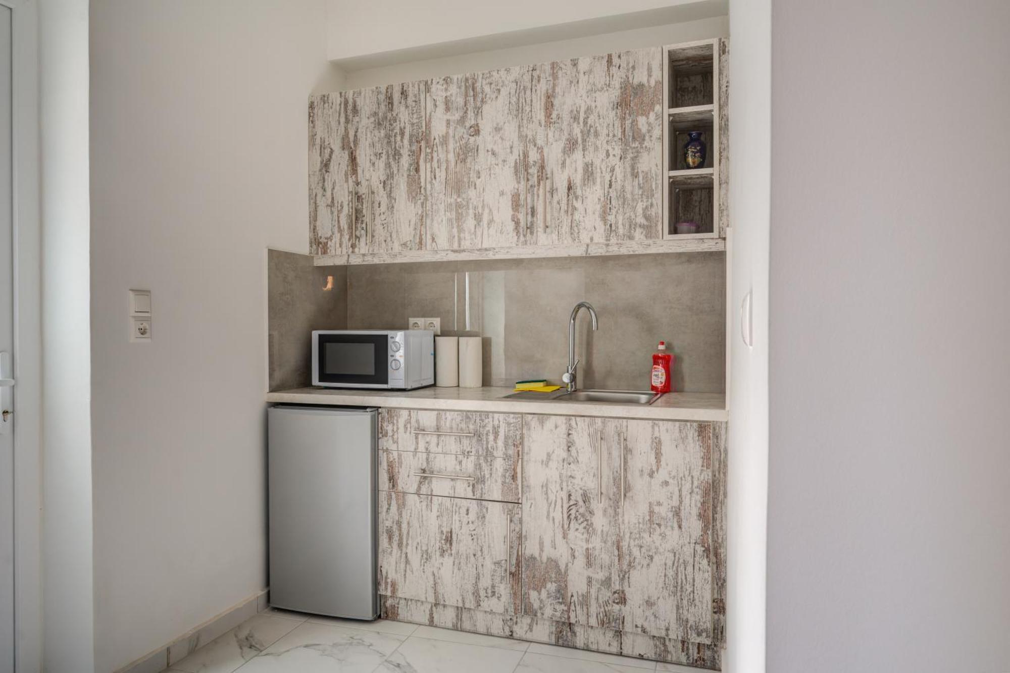 Molos Beachfront Apartments In ディアコプト エクステリア 写真