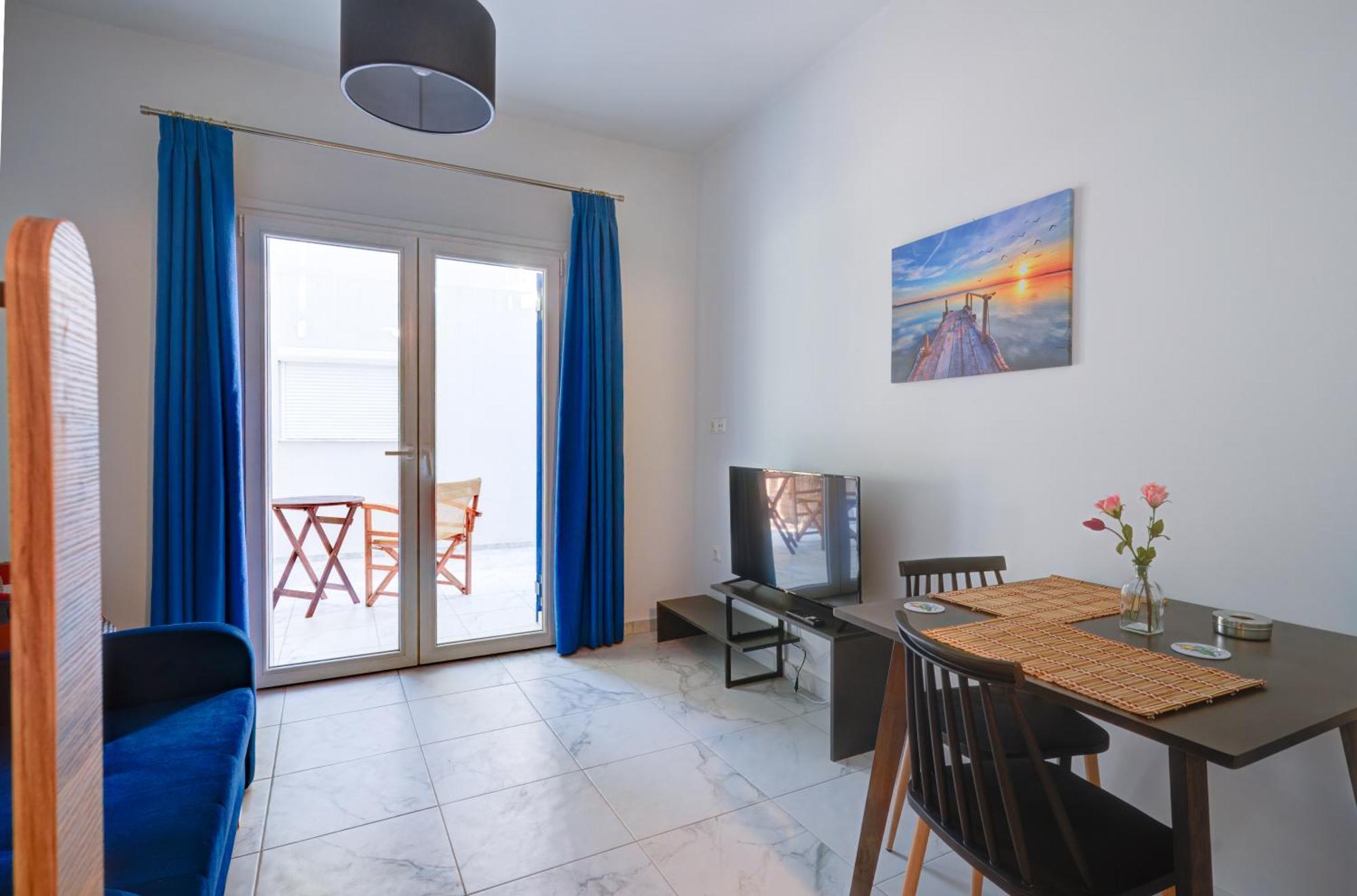 Molos Beachfront Apartments In ディアコプト 部屋 写真