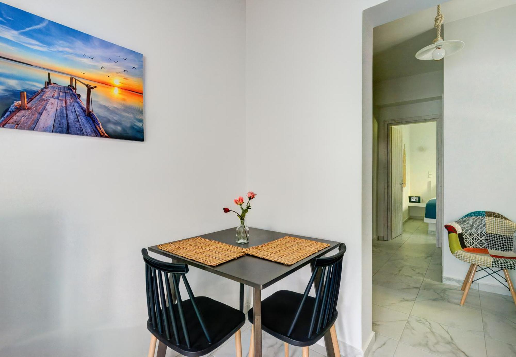 Molos Beachfront Apartments In ディアコプト 部屋 写真
